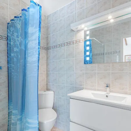 Pet Friendly In Roujan