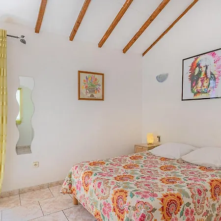 Pet Friendly In * Roujan