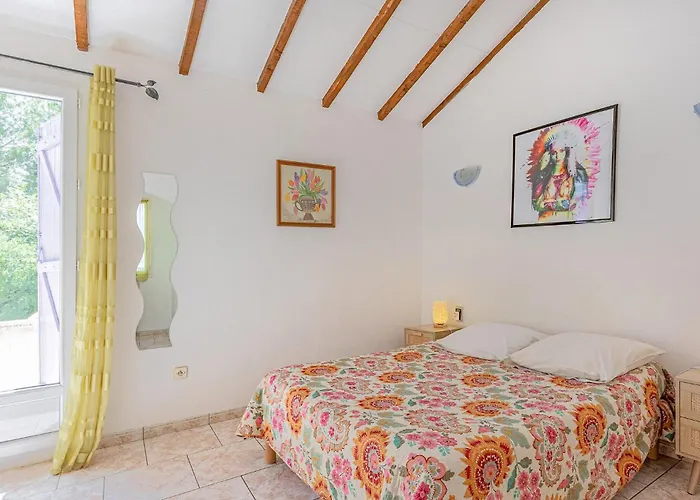 Pet Friendly In * Roujan